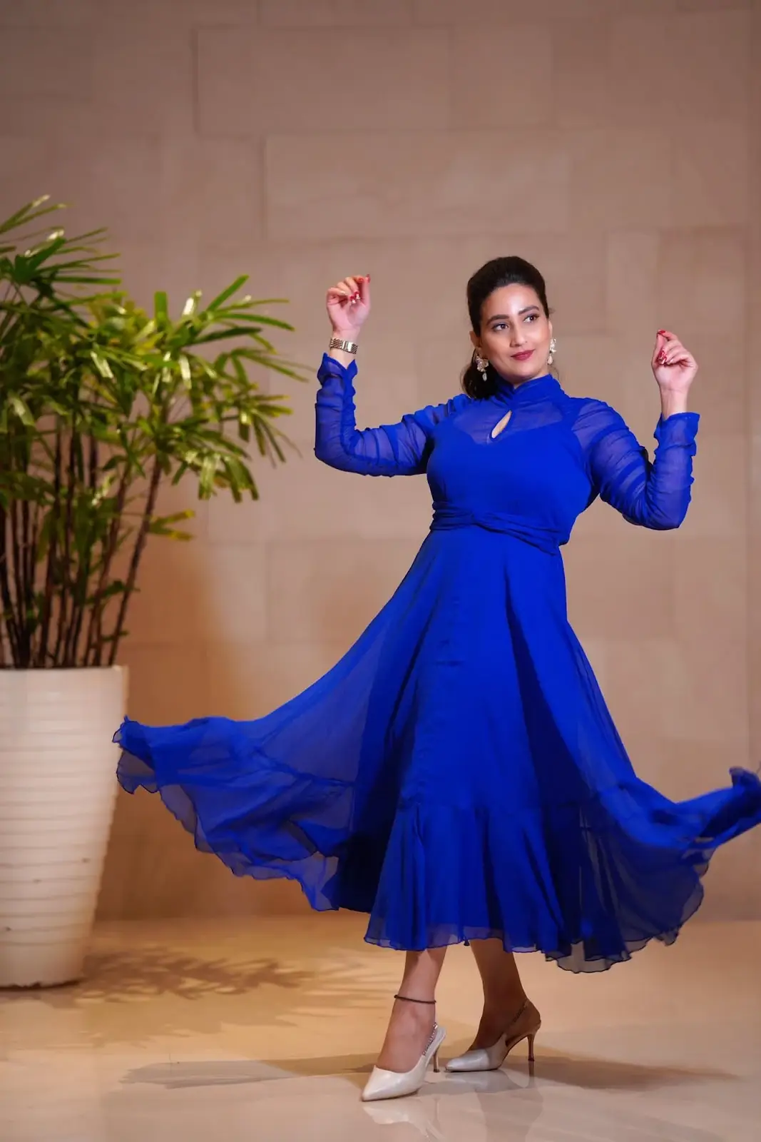 SOUTH TV ACTRESS RAMPALLI MANJUSHA IN BLUE GOWN 6